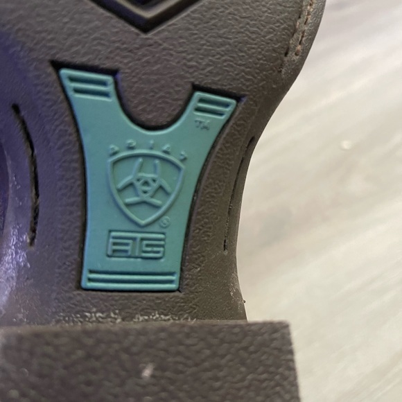 Ariat Western boots size 6.5 - Picture 2 of 11